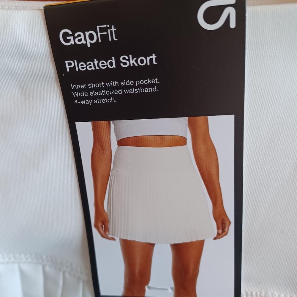 GAP FIT White Pleated Skort Size Medium